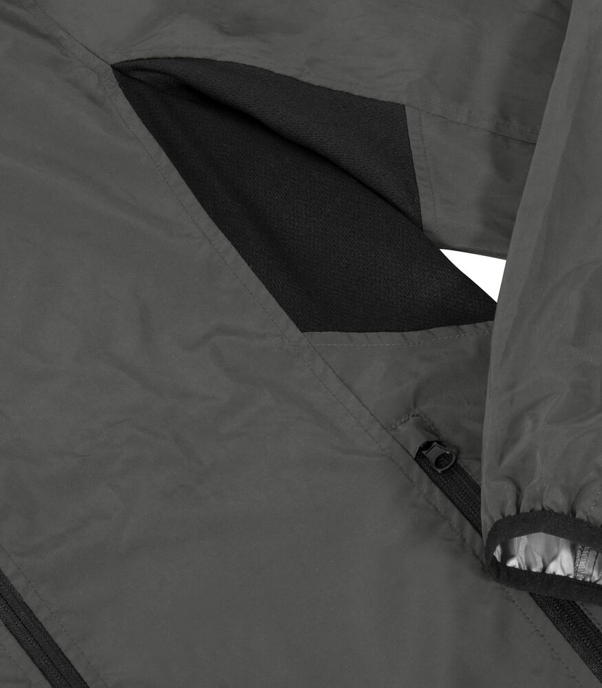 0200965-947_WilllmarLady_Reflective_Closeup1