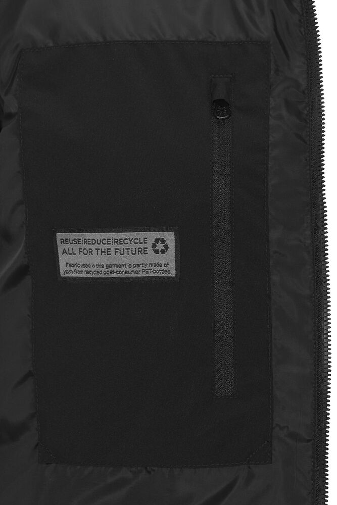 131541-990_Dundas-Lady-Jacket_Black_Closeup1