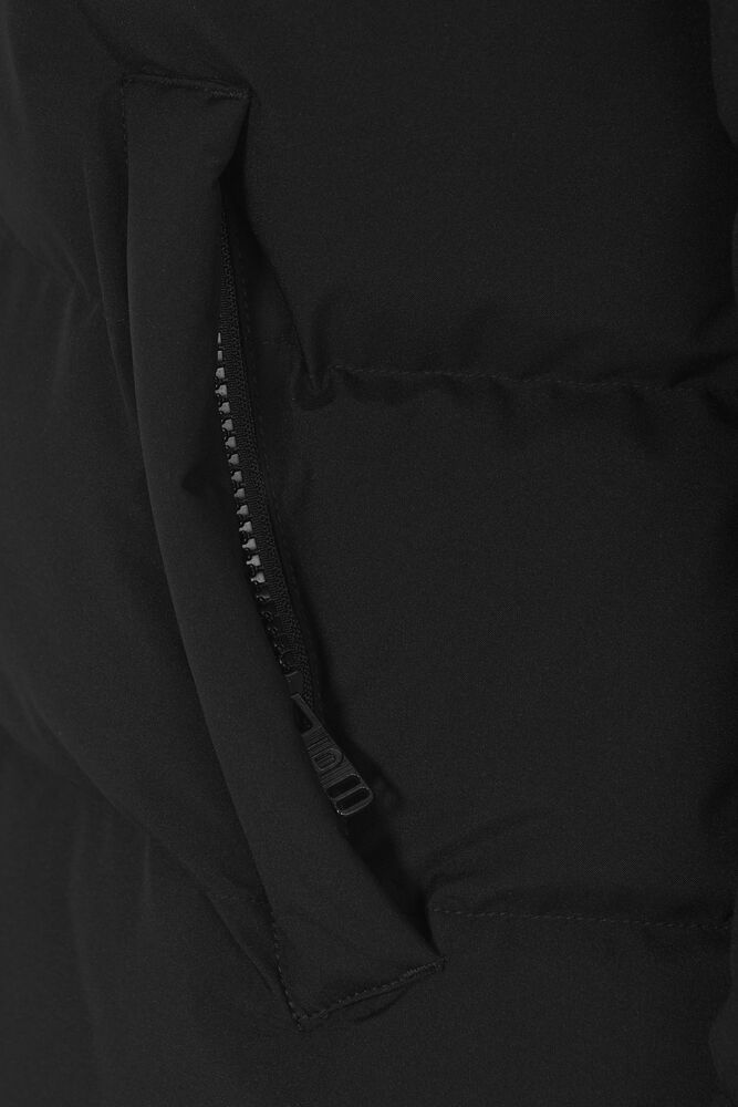 131541-990_Dundas-Lady-Jacket_Black_Closeup2