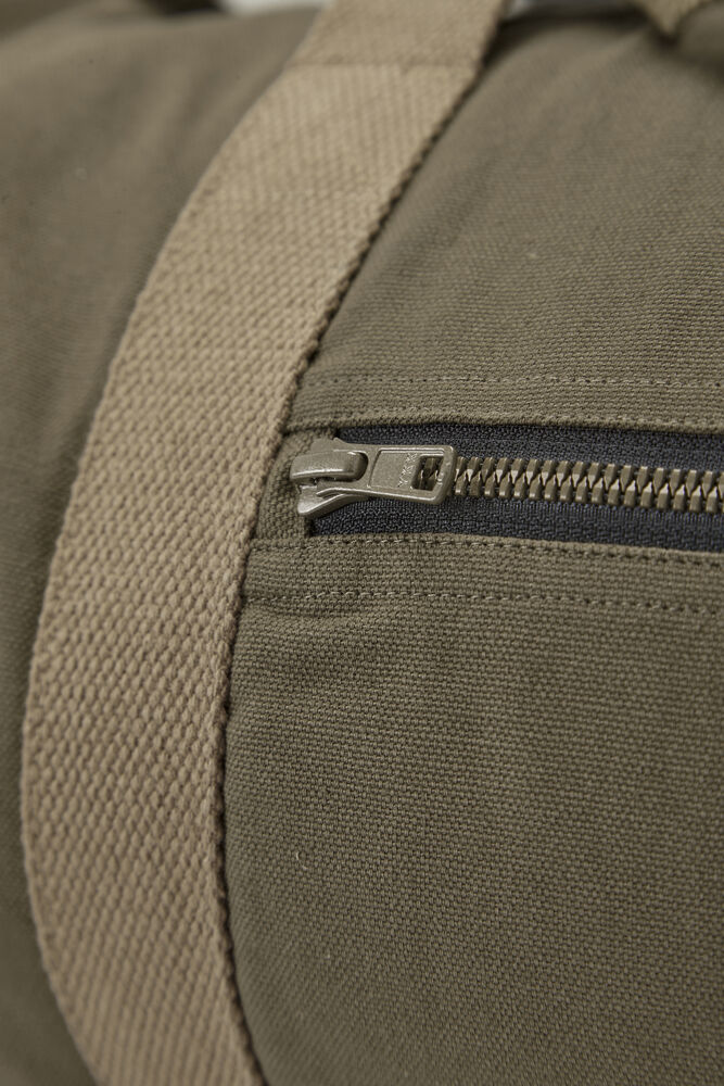 141034-665_CanvasDufflebag_Green_Closeup2