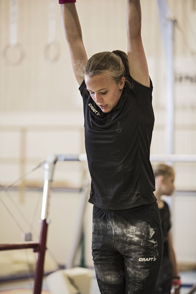 19025582-9999_1905641-9999