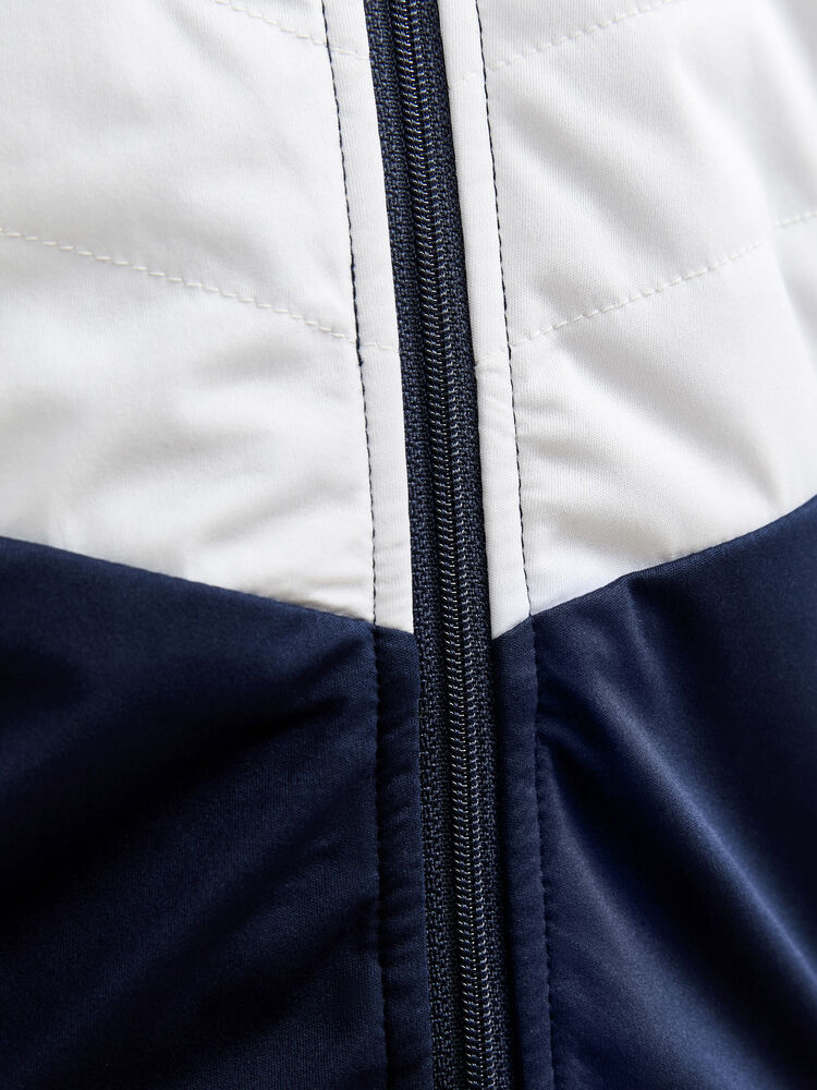 1907773-396914_Storm-Balance-Jacket-W_Closeup4