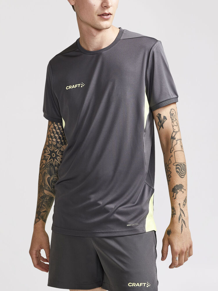 1908228-985541_Pro-Control-Impact-SS-Tee-M_Closeup1