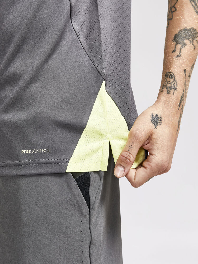 1908228-985541_Pro-Control-Impact-SS-Tee-M_Closeup4