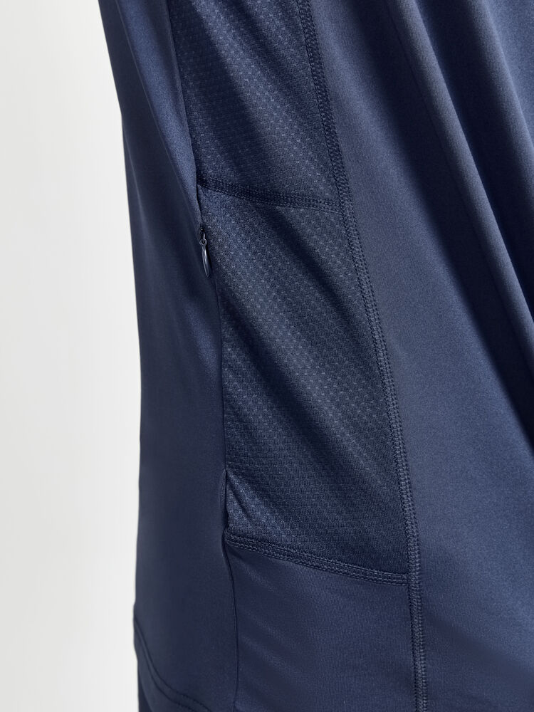 1908752-396000_ADV-Essence-SL-Tee_Closeup4