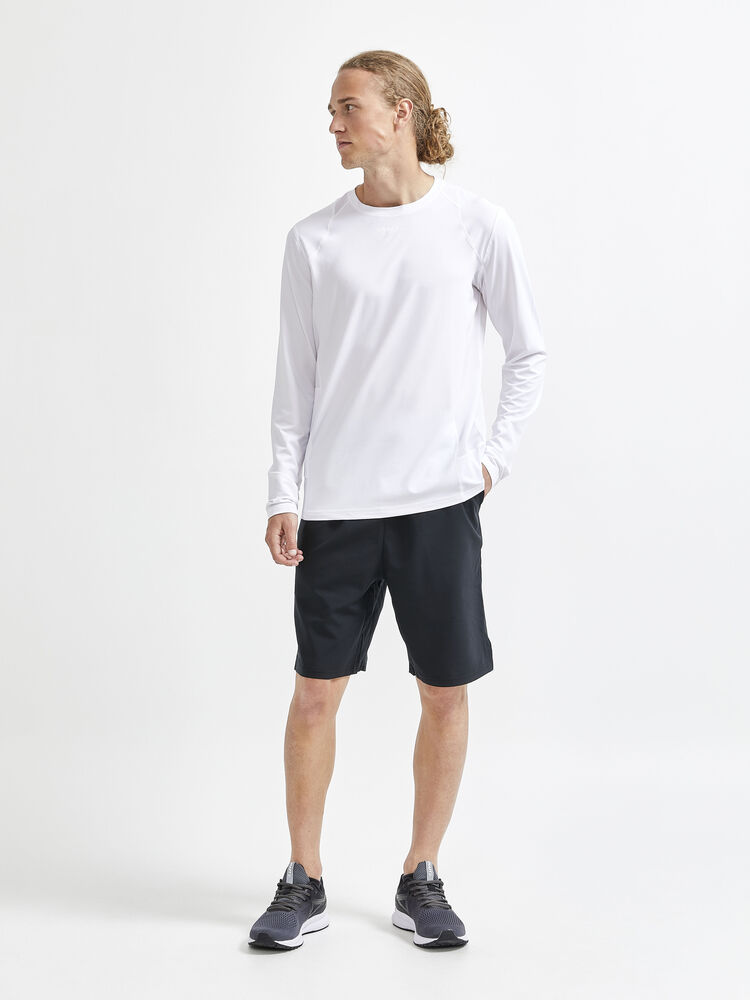 1908754-900000_ADV-Essence-LS-Tee_Closeup5