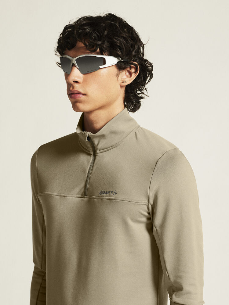 1909496-237000_CORE-Gain-Midlayer-M_closeup5