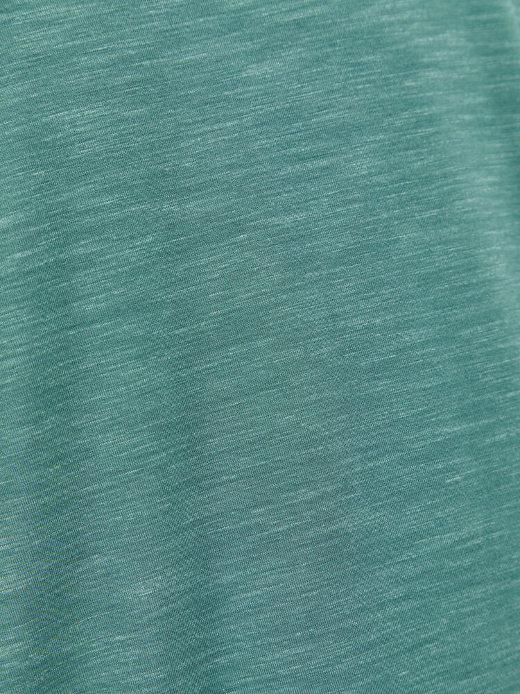 1909600-697200_Core-Sence-SS-Tee_Closeup3