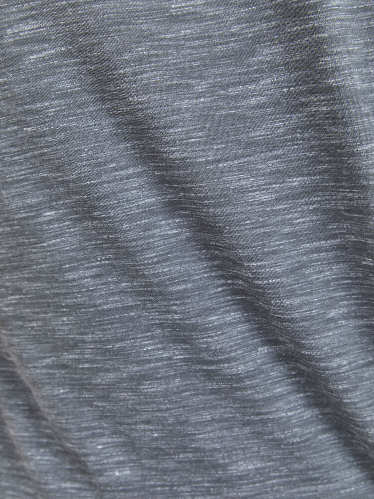 1909600-975000_Core-Sence-SS-Tee_Closeup3