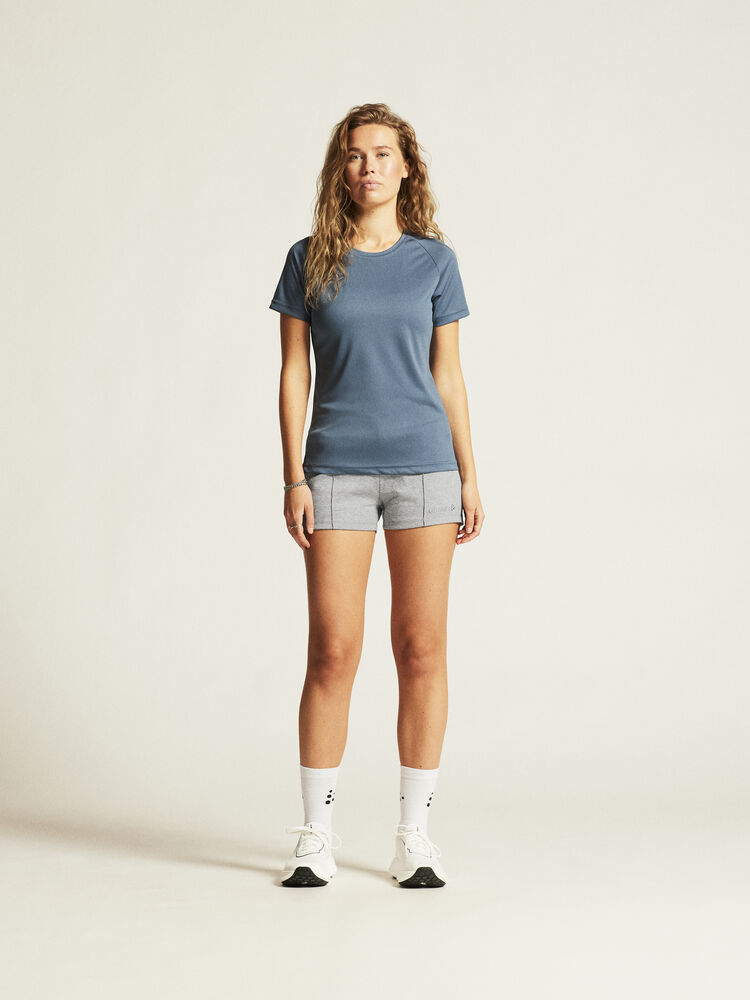 1909879-376000_CORE-Unify-Training-Tee-W_closeup1