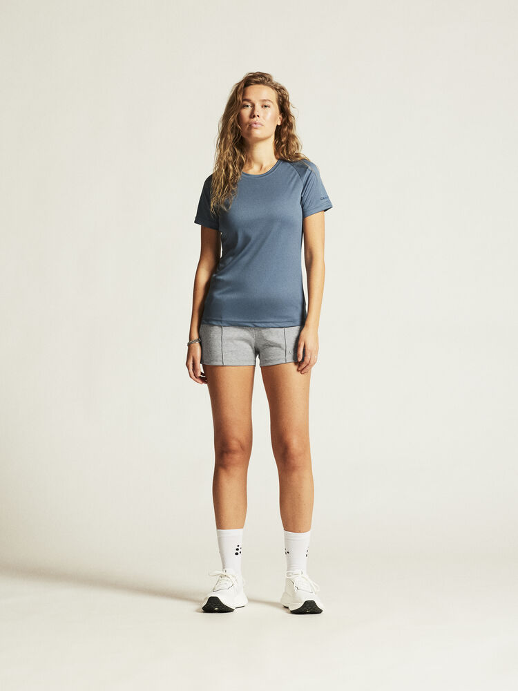 1909879-376000_CORE-Unify-Training-Tee-W_closeup2