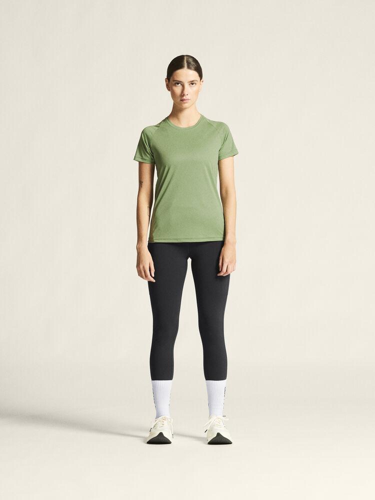 1909879-622000_Core-Unify-Training-Tee-W_closeup1