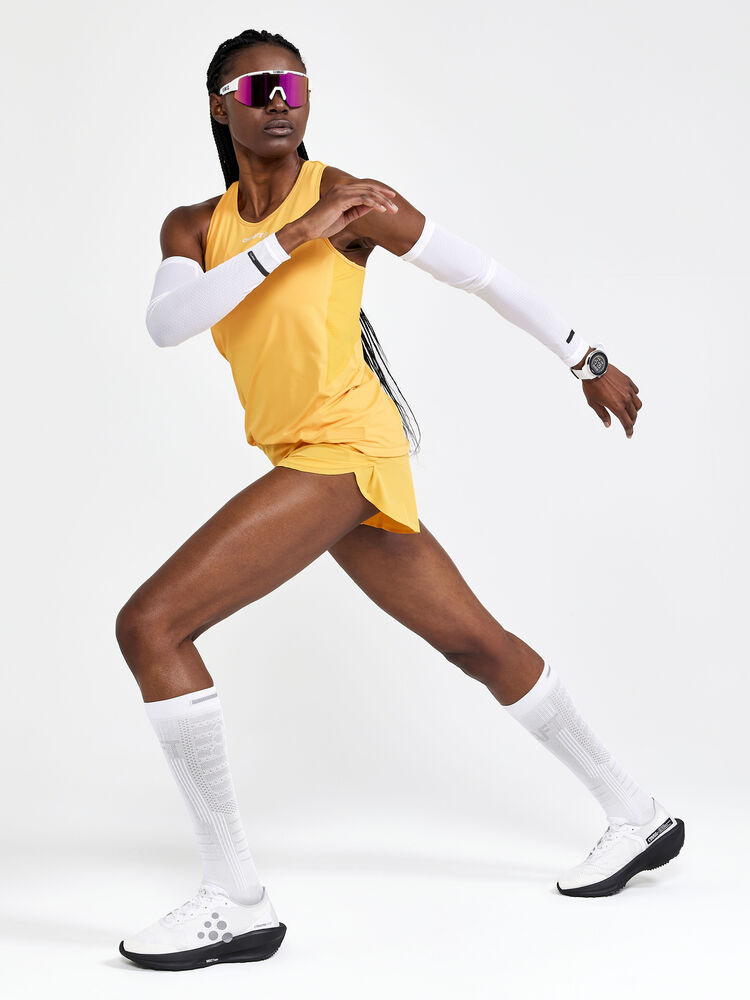 1910430-543000_PRO-Hypervent-Split-Shorts-W_Closeup5