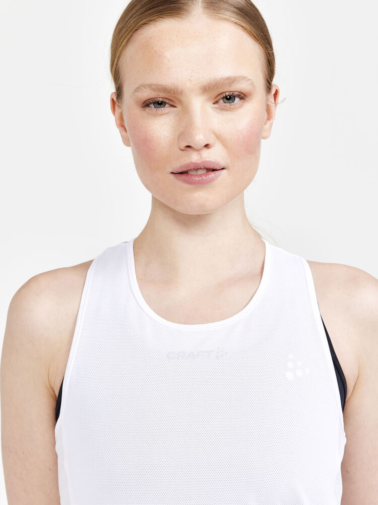 1910435-900000_PRO-Hypervent-Singlet-W_Closeup3