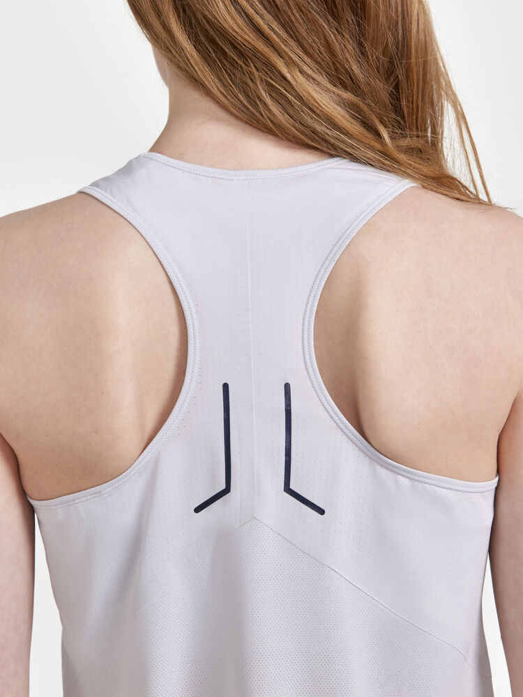 1910435-932000_PRO-Hypervent-Singlet-W_Closeup3