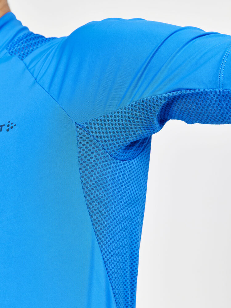 1910520-340000_Adv-Endur-Jersey-M_Closeup4