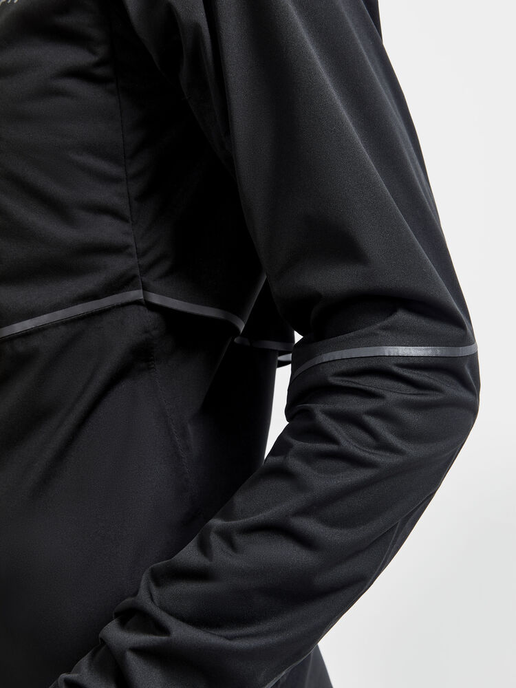 1910559-999000_Adv-Endur-Hydro-Jacket-W_Closeup3