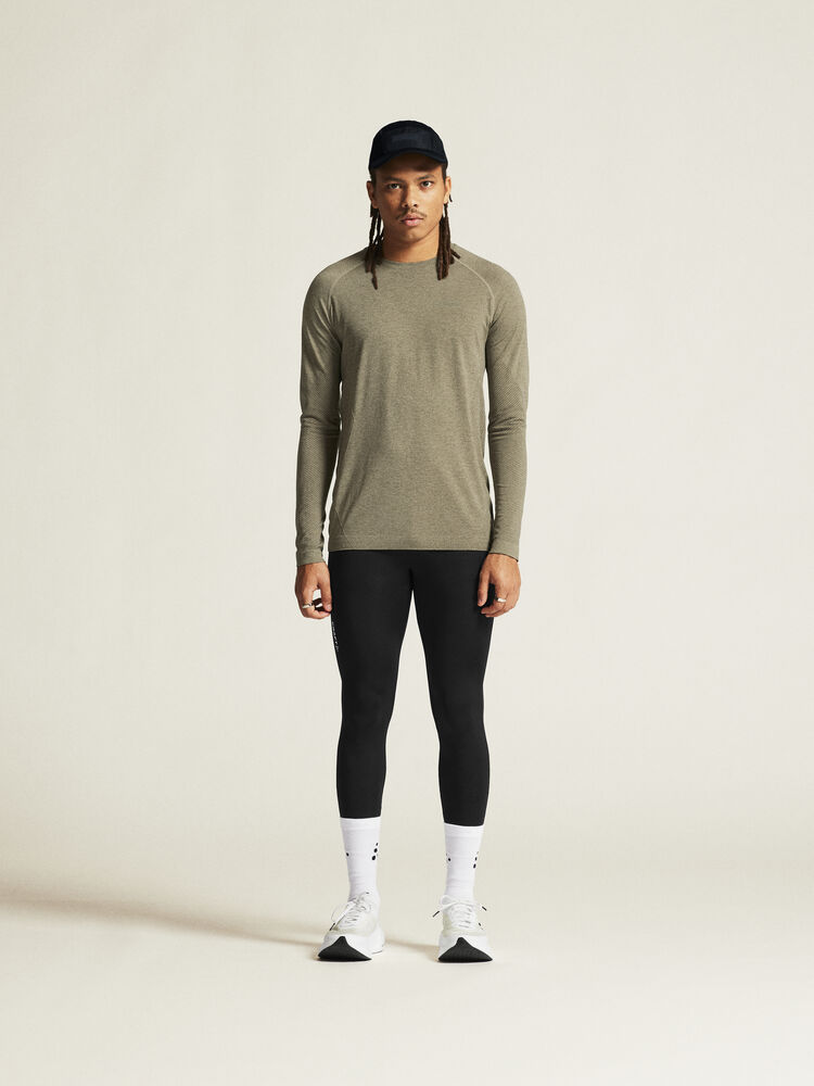 1911157-237000_CORE-Dry-Active-Comfort-LS-M_closeup1