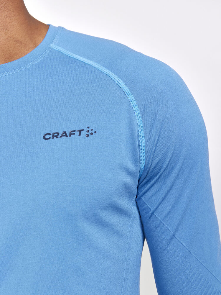 1911157-379000_CORE-Dry-Active-Comfort-LS-M_Closeup3