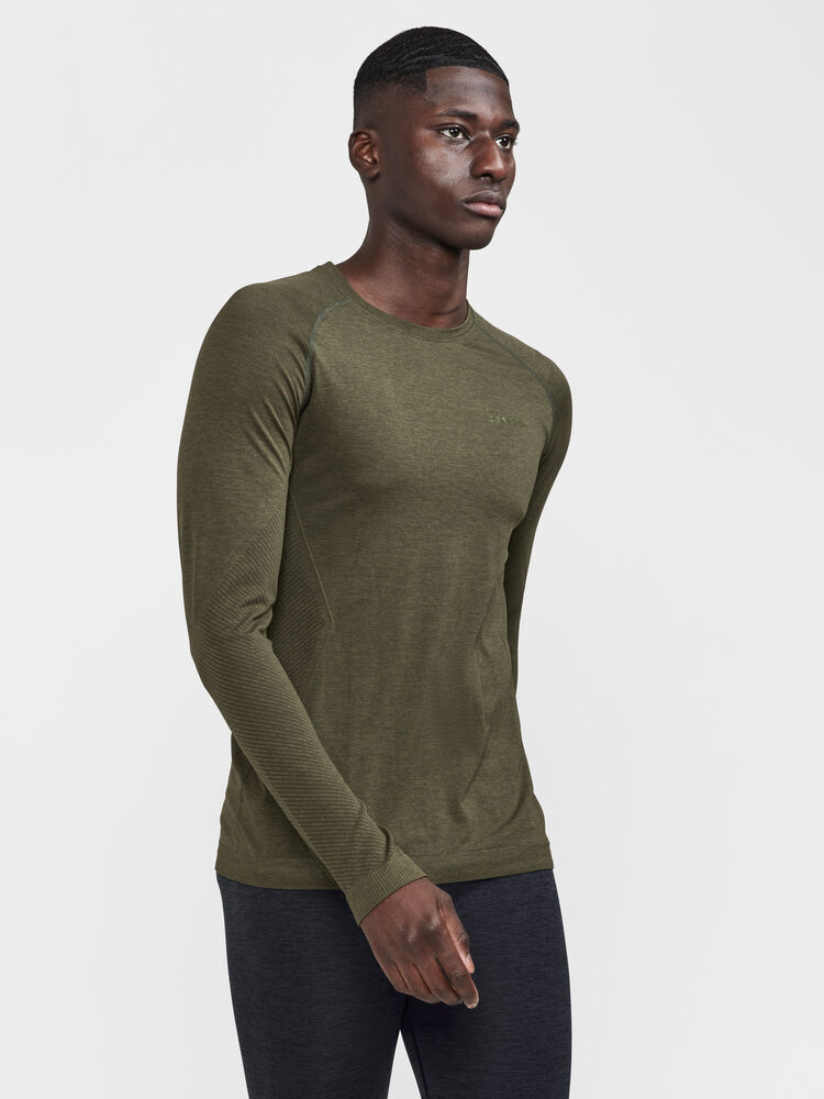 1911157-680000_CORE-Dry-Active-Comfort-LS-M_Closeup1