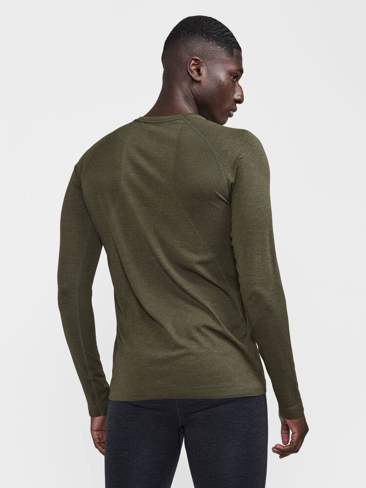 1911157-680000_CORE-Dry-Active-Comfort-LS-M_Closeup2