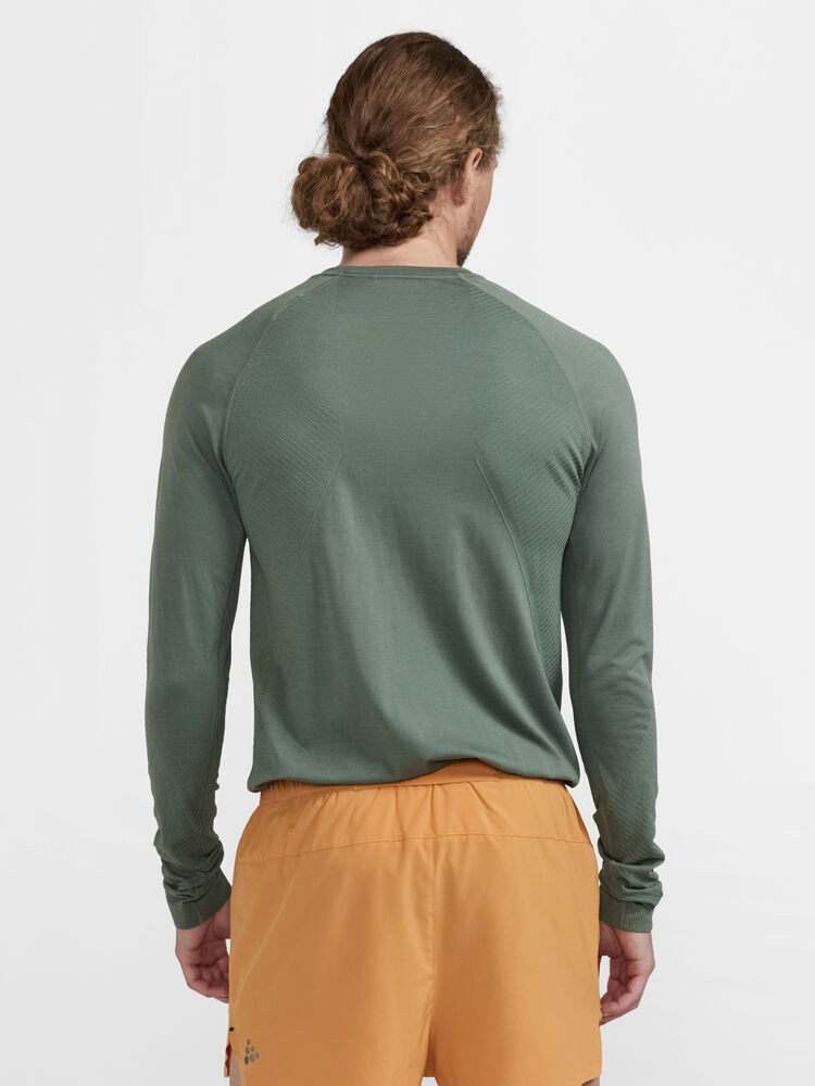 1911157-687000_CORE-Dry-Active-Comfort-LS-M_Closeup2