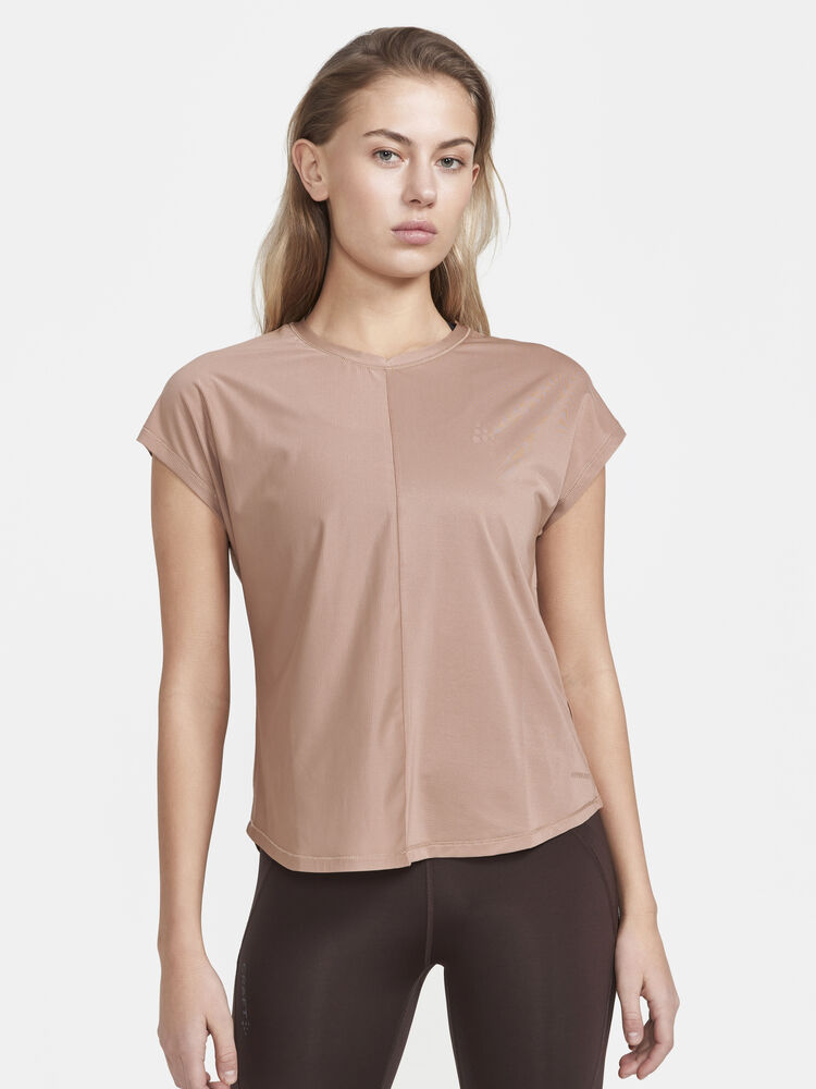 1911242-224000_Core-Essence-SS-Tee-W_Closeup1