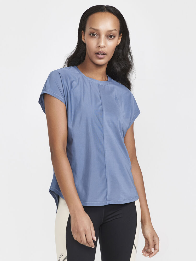 1911242-362000_Core-Essence-SS-Tee-W_Closeup1