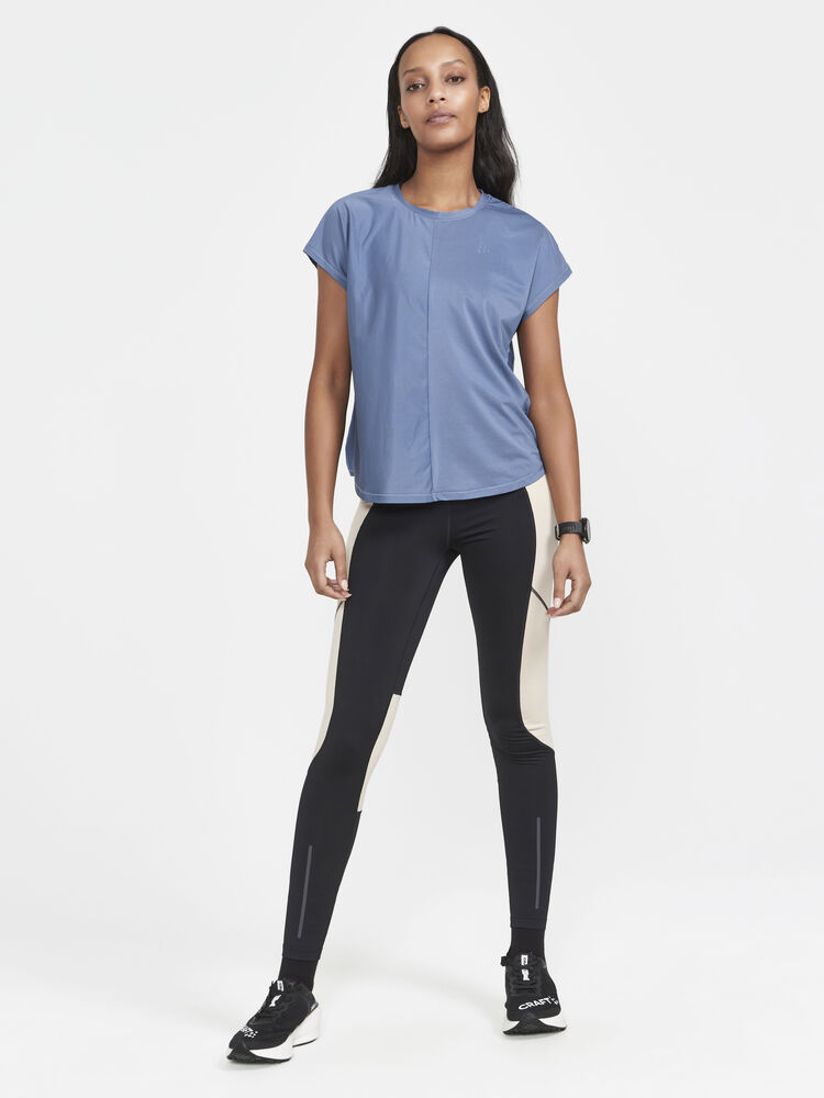 1911242-362000_Core-Essence-SS-Tee-W_Closeup5