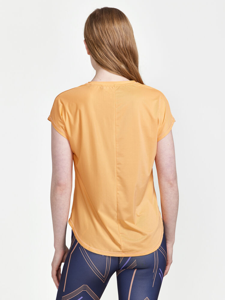 1911242-582000_Core-Essence-SS-Tee-W_Closeup2