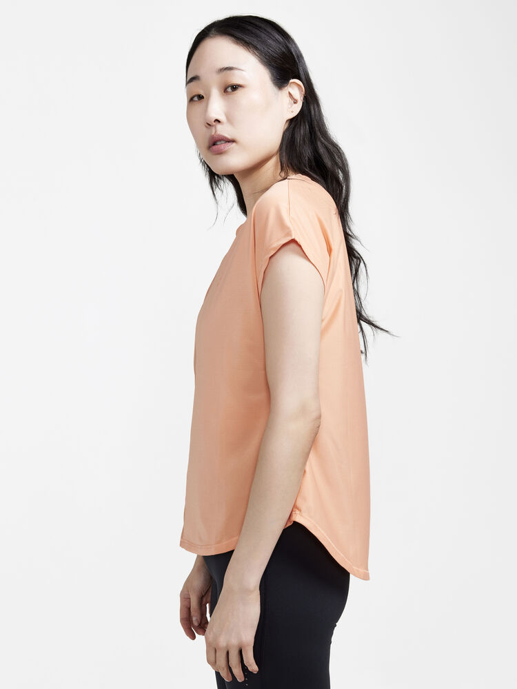 1911242-716000_Core-Essence-SS-Tee-W_Closeup1