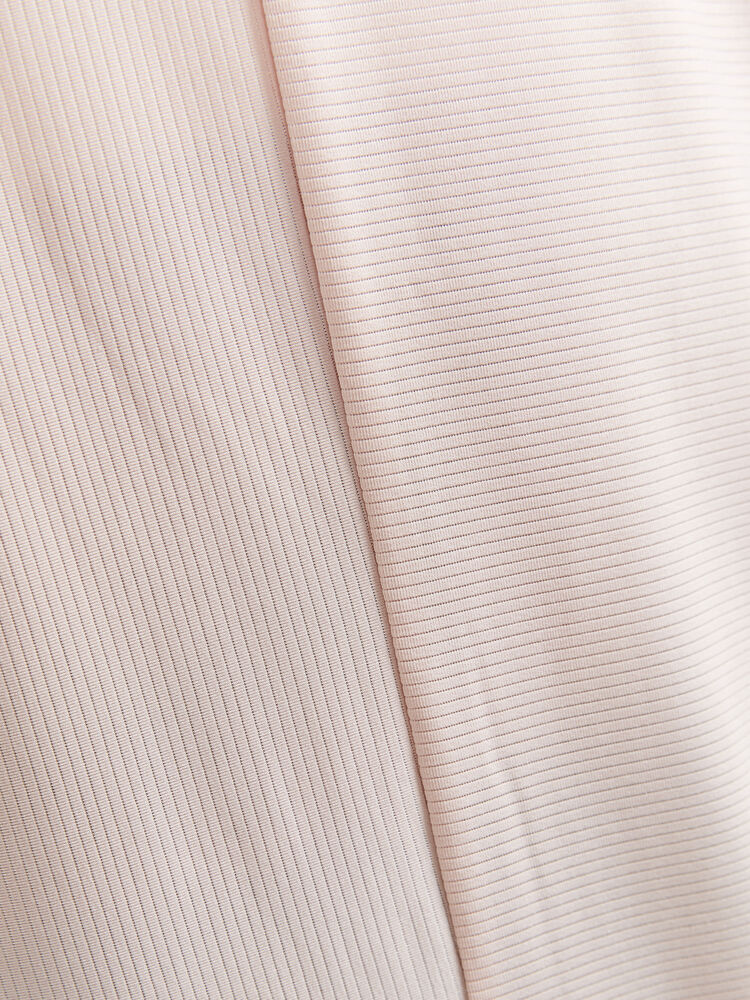 1911242-718000_CORE-Charge-Rib-Tee-W_Closeup5