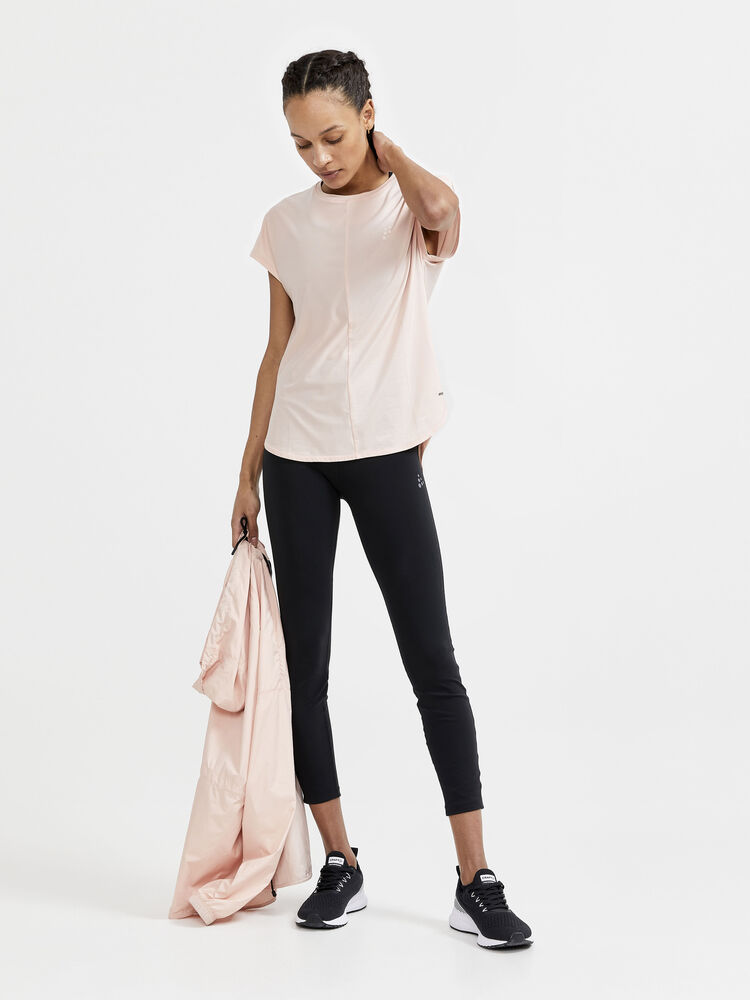 1911242-718000_CORE-Charge-Rib-Tee-W_Closeup7