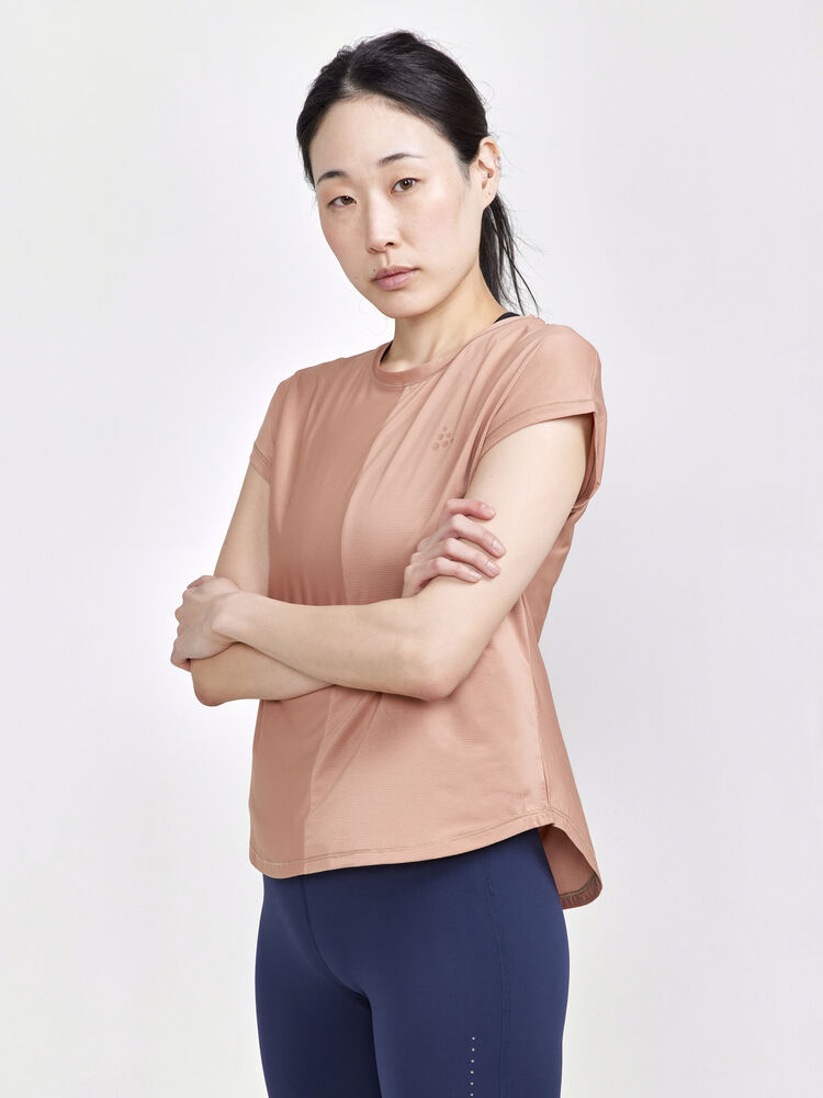 1911242-791000_Core-Essence-SS-Tee-W_Closeup1