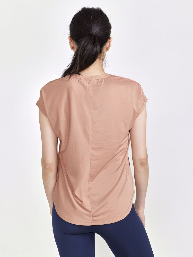 1911242-791000_Core-Essence-SS-Tee-W_Closeup2