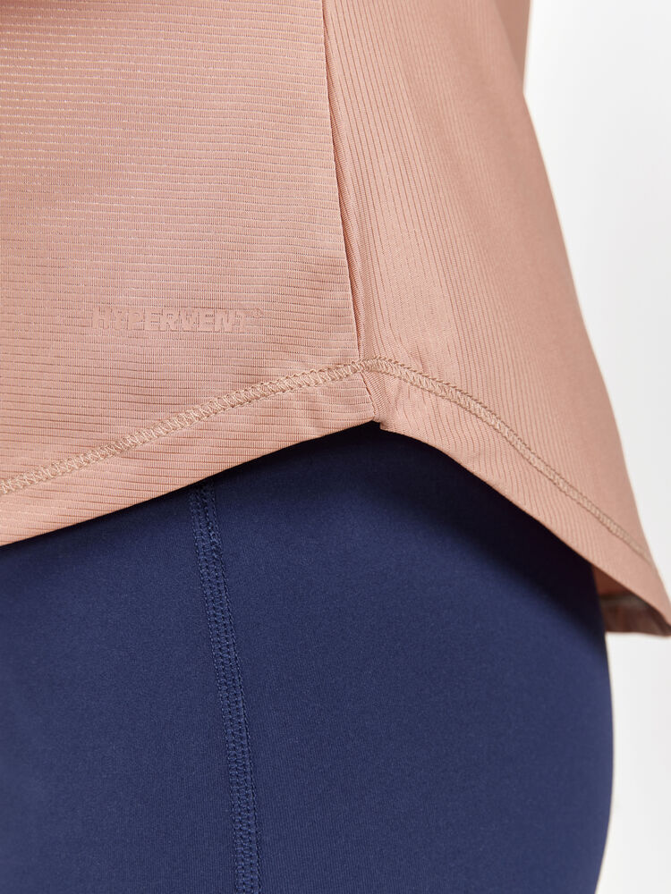 1911242-791000_Core-Essence-SS-Tee-W_Closeup5