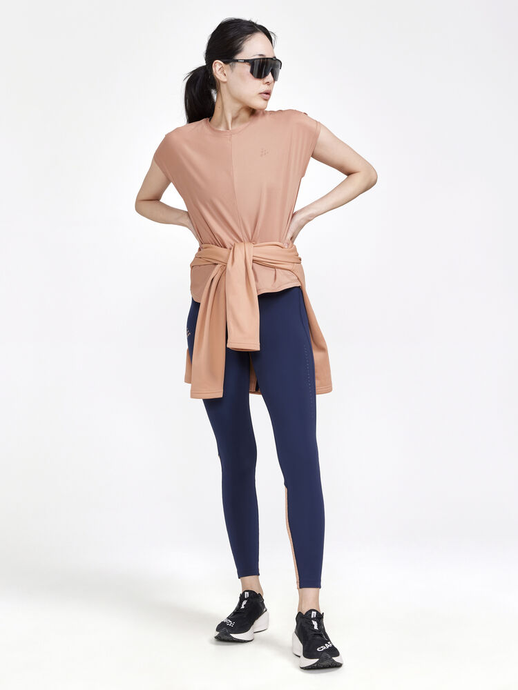 1911242-791000_Core-Essence-SS-Tee-W_Closeup6