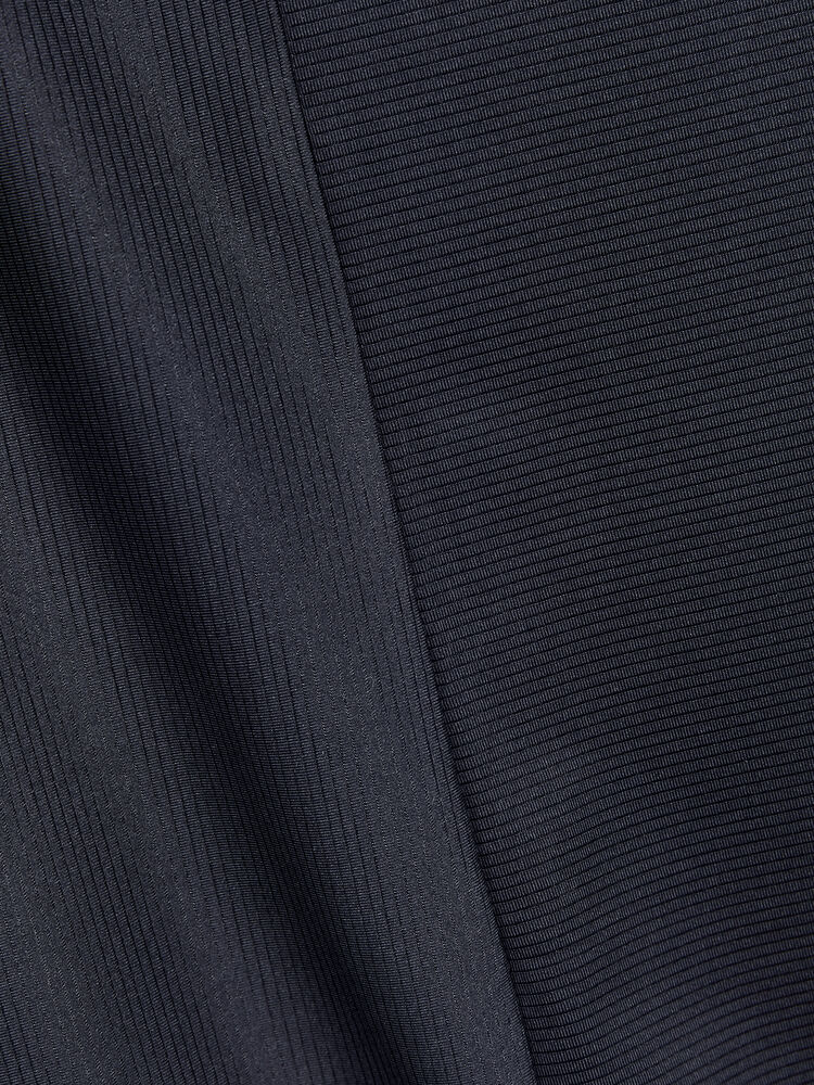 1911242-999000_CORE-Charge-Rib-Tee-W_Closeup4