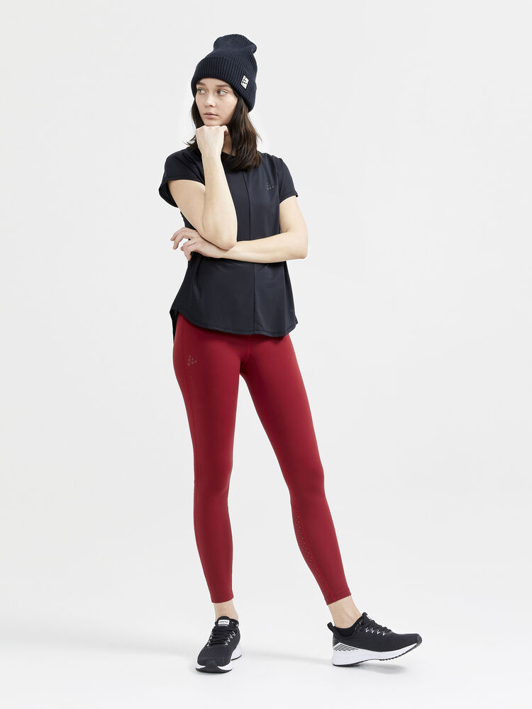 1911242-999000_CORE-Charge-Rib-Tee-W_Closeup5