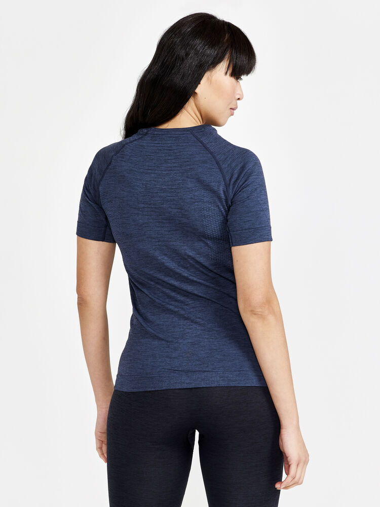 1911677-396000_CORE-Dry-Active-Comfort-SS-W_Closeup2