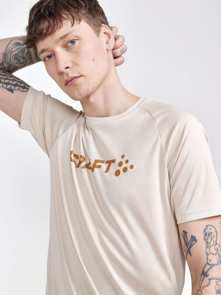 1911786-211000_Core-Essence-Logo-Tee-M_Closeup3