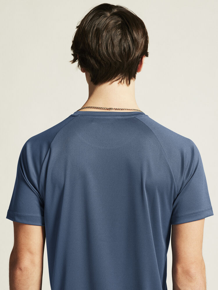 1911786-328000_Core-Essence-Logo-Tee-M_closeup6