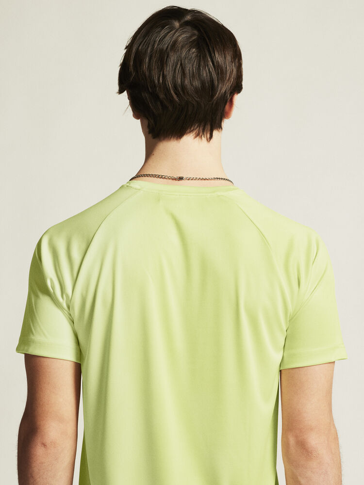 1911786-507000_Core-Essence-Logo-Tee-M_closeup6