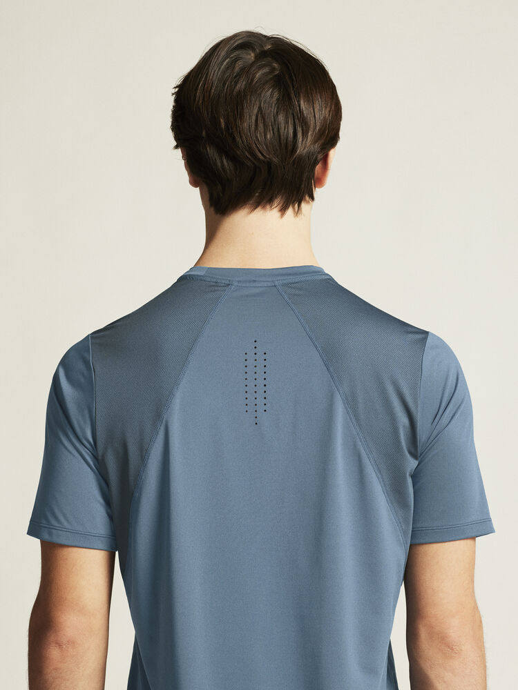 1914792-376000_ADV-Essence-SS-Tee-2-M_closeup6