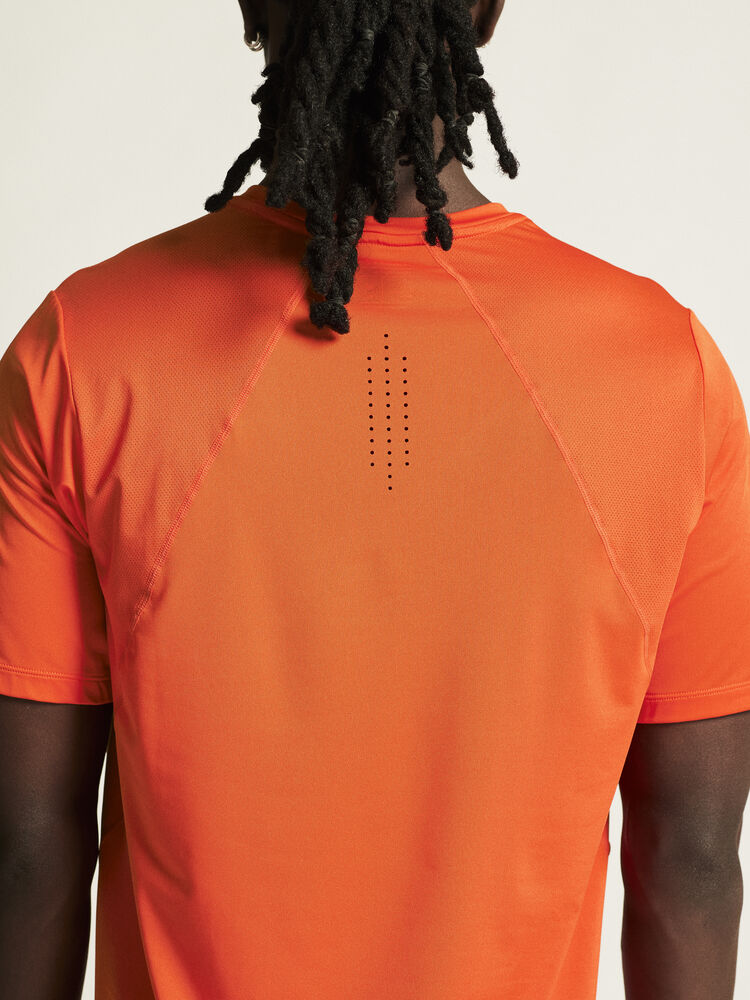 1914792-573000_ADV-Essence-SS-Tee-2-M_closeup6