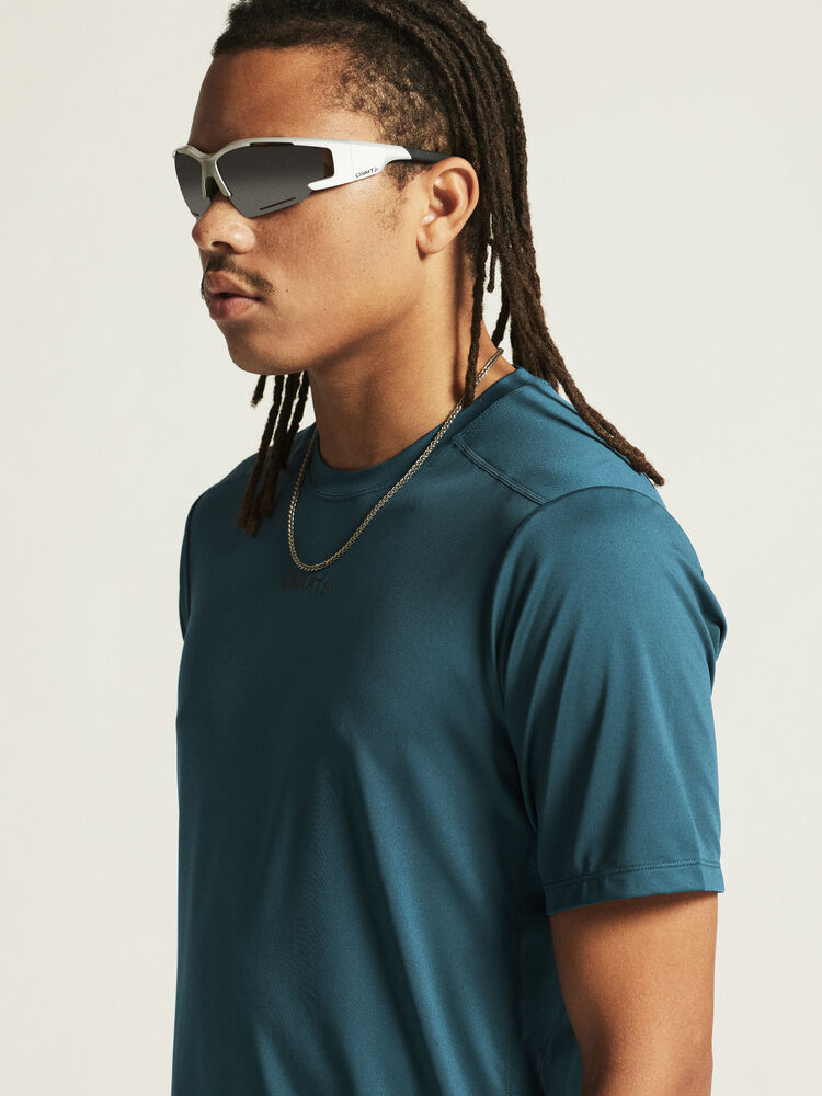 1914792-629000_ADV-Essence-SS-Tee-2-M_closeup5