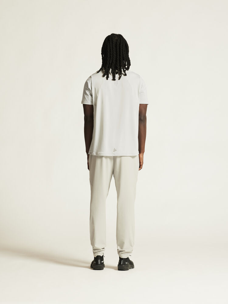 1914792-922000_ADV-Essence-SS-Tee-2-M_closeup3