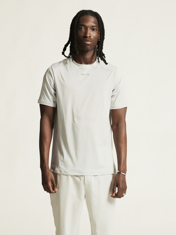 1914792-922000_ADV-Essence-SS-Tee-2-M_closeup4