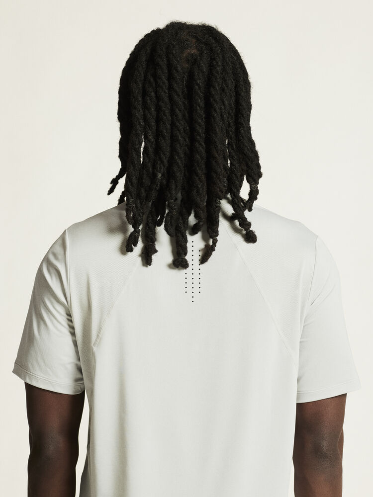 1914792-922000_ADV-Essence-SS-Tee-2-M_closeup6