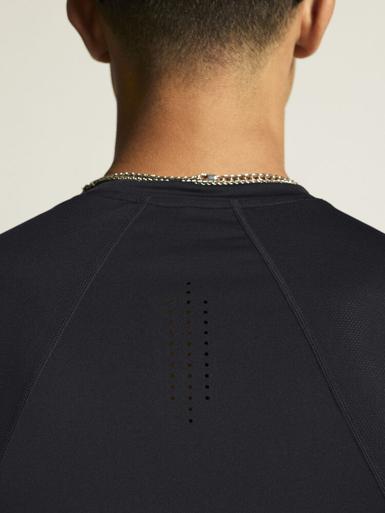 1914792-999000_ADV-Essence-SS-Tee-2-M_closeup5